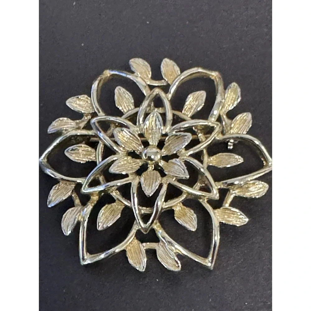 Vintage Sara Coventry Layered Floral‎ Brooch